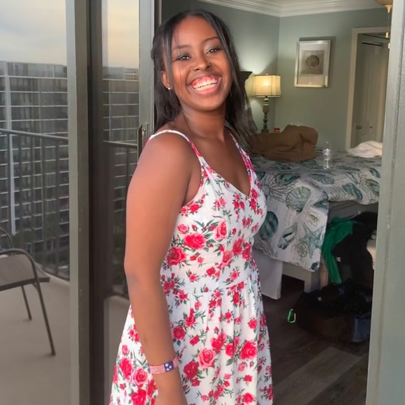 Meet your Posher, Tess - Picture 2 of 2